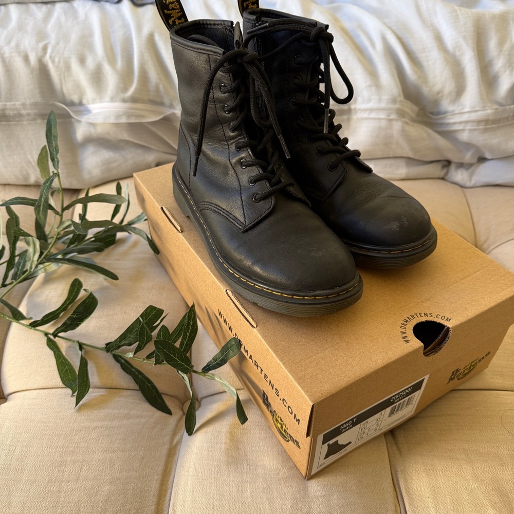 Dr Martens Youth 1460 Softy T Leather Lace-up Boots in Black size 6